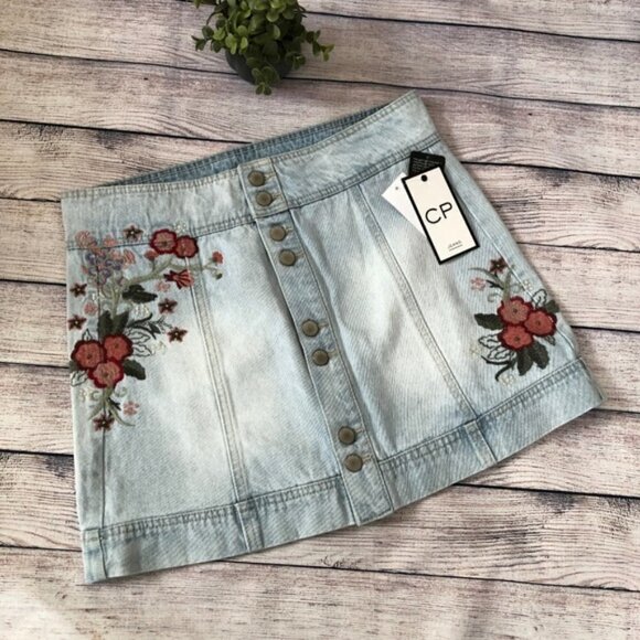 Celebrity Pink Dresses & Skirts - NWT C P Jeans Denim Floral Embroidered Skirt Sz 9